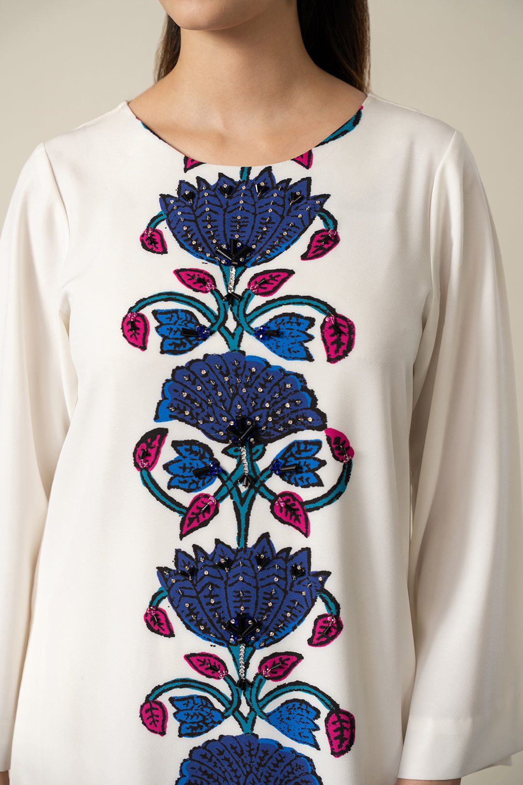 Women's White Floral Embroidered Kurta Set with Blue Printed Dupatta