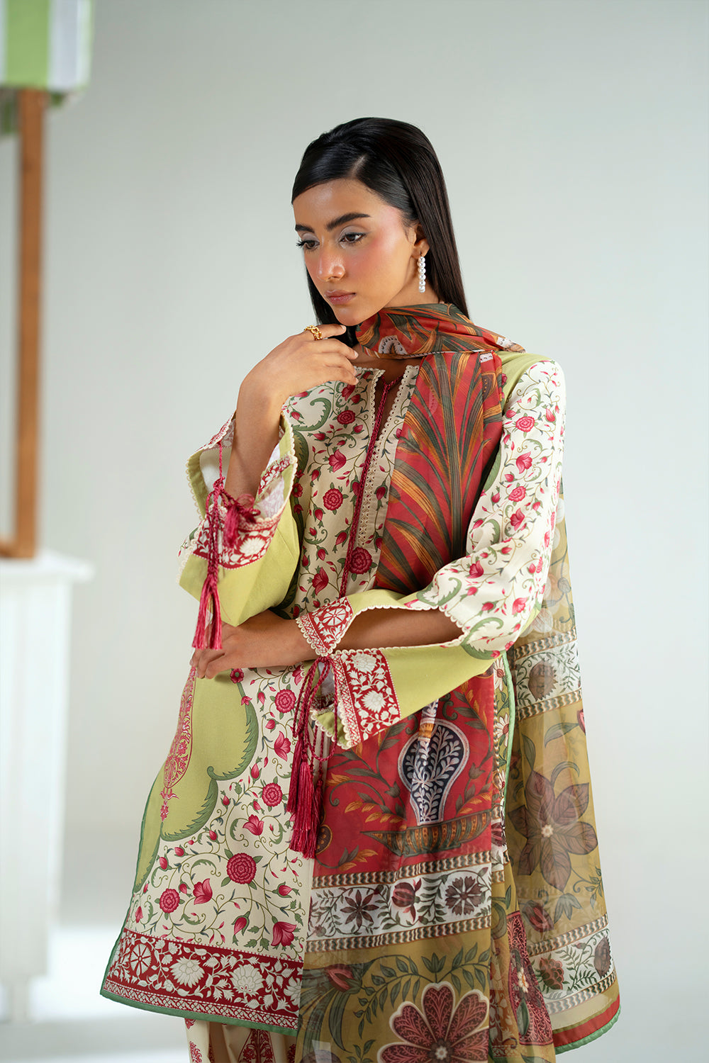 Women's Sage Green Floral Printed Kurta Set with Printed Trousers & Dupatta