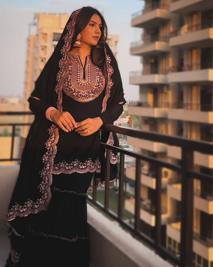 Black Embroidered Pakistani Suit Set with Dupatta