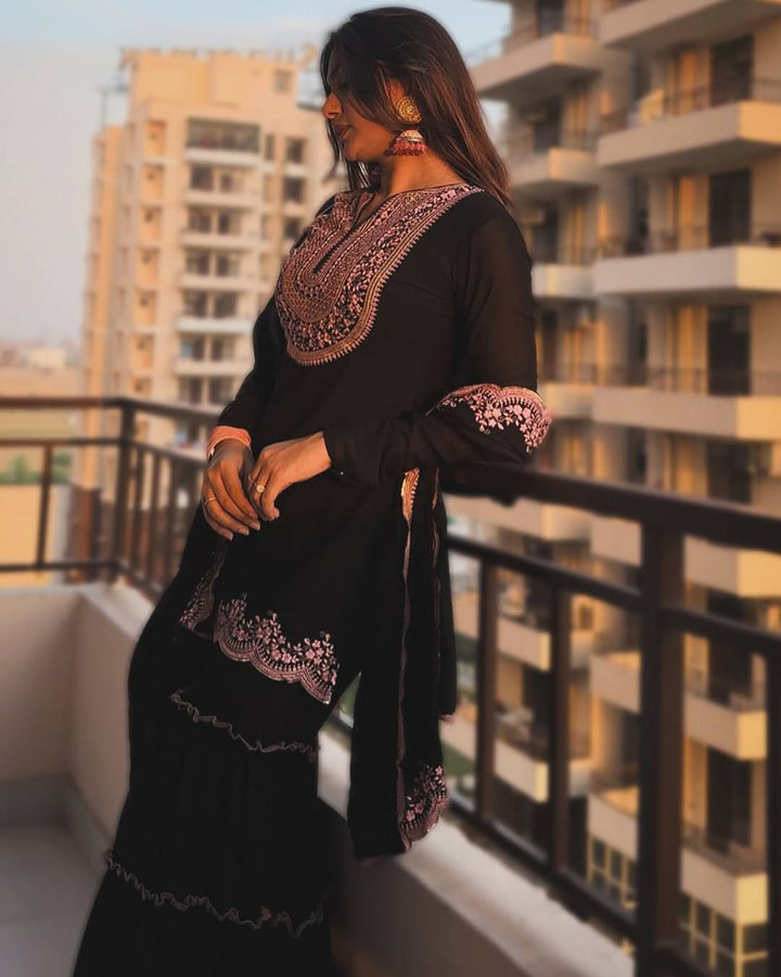 Black Embroidered Pakistani Suit Set with Dupatta